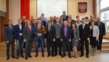Zdjęcie grupowe członków rady i zaproszonych gości